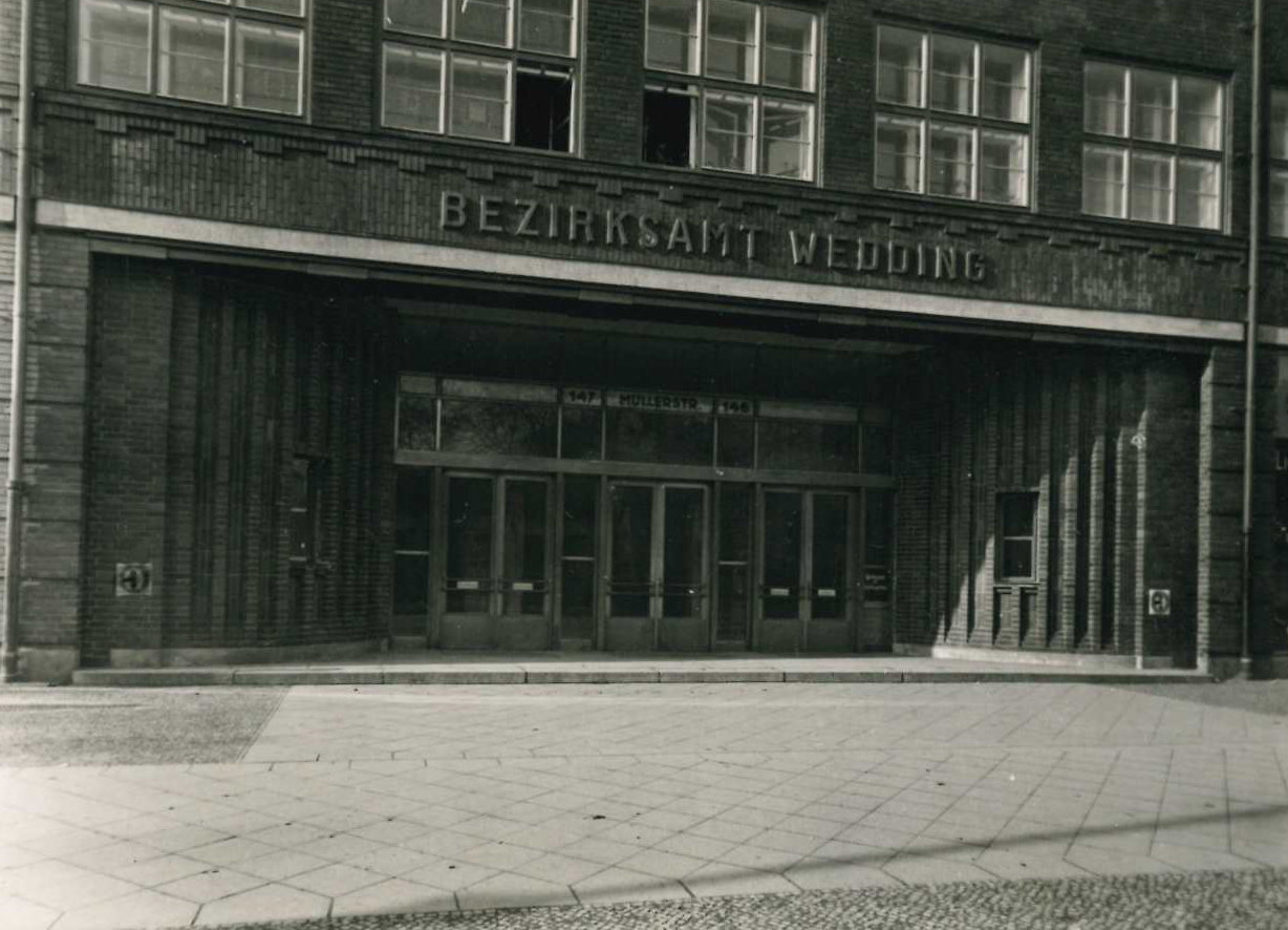 Der Haupteingang zum Rathaus Wedding, Müllerstraße 146, ca. 1930 (Mitte Museum/Bezirksamt Mitte von Berlin)
